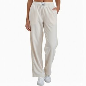 Alo Yoga Prizewinner Pant Medium M Cream High Rise Athletic Lounge Chic StyleFit